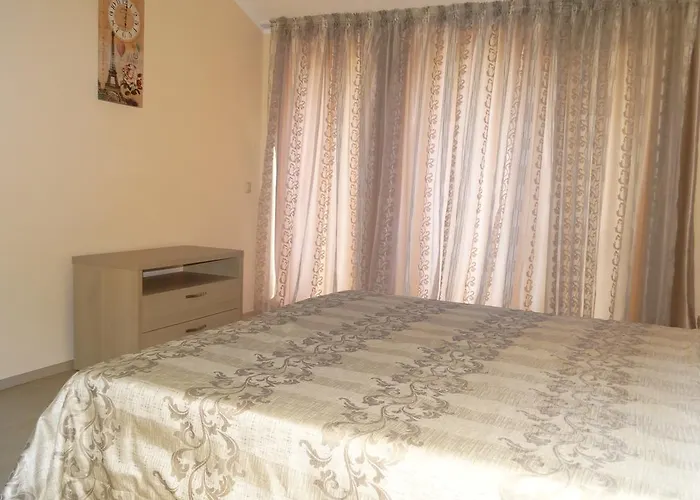 Chateau Del Marina Complex 아파트호텔 네세부르