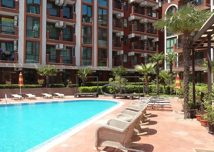 아파트호텔 Chateau Del Marina Complex 네세부르