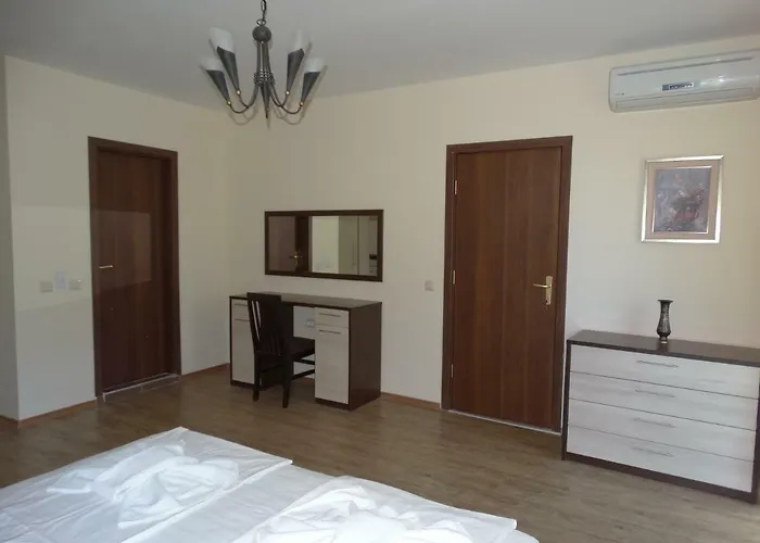 아파트호텔 Chateau Del Marina Complex 네세부르