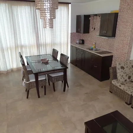 Chateau Del Marina Complex Aparthotel Nesebar
