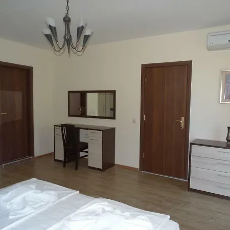 아파트호텔 Chateau Del Marina Complex 네세부르