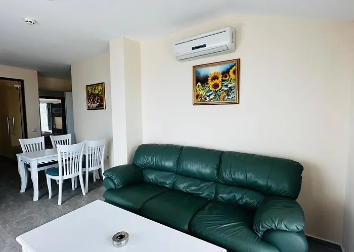 Chateau Del Marina Complex