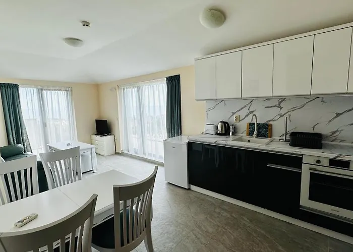 公寓式酒店 Chateau Del Marina Complex 内塞伯尔