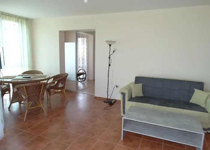 公寓式酒店 Chateau Del Marina Complex 内塞伯尔